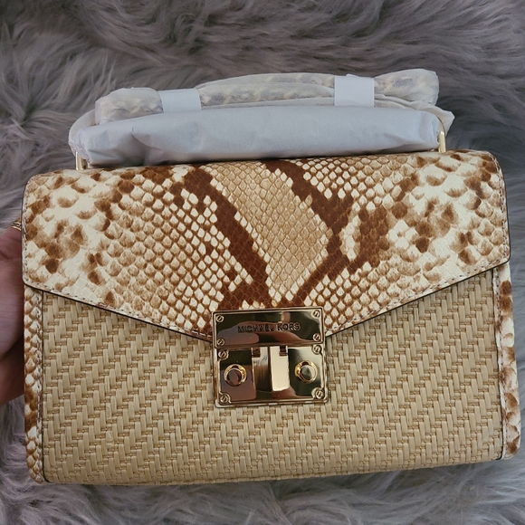 STRAW PYTHON CAPSULE